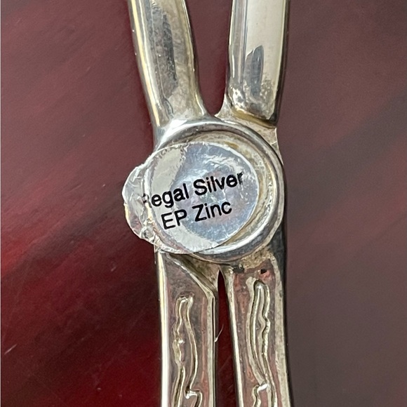 Vintage Regal Silver EP Zinc Silver Plated Ornate Serving Tongs - Picture 6 of 8